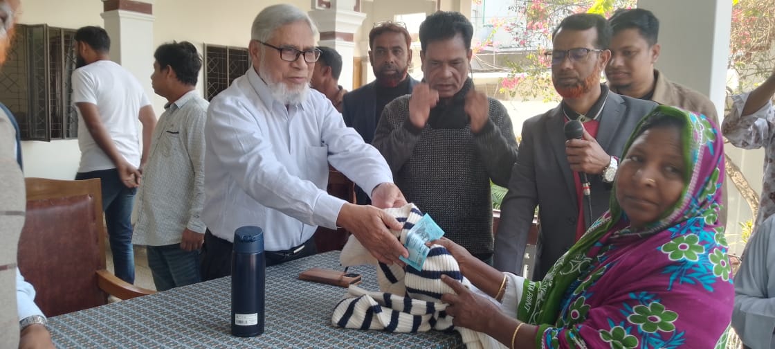 মাধবপুরে সায়হাম গ্রুপের শীতবস্ত্র বিতরণ
