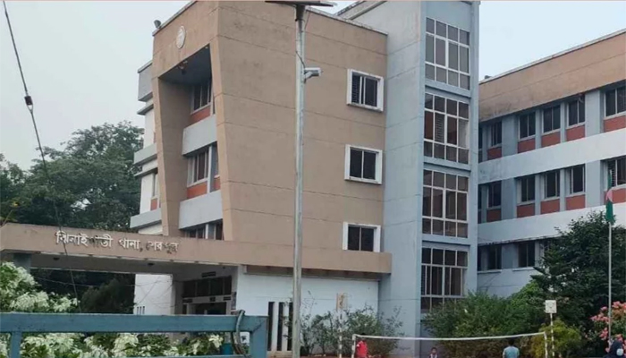 ভালোবাসা দিবসে ধর্ষণের শিকার ছাত্রী, লজ্জায় মায়ের বিষপান