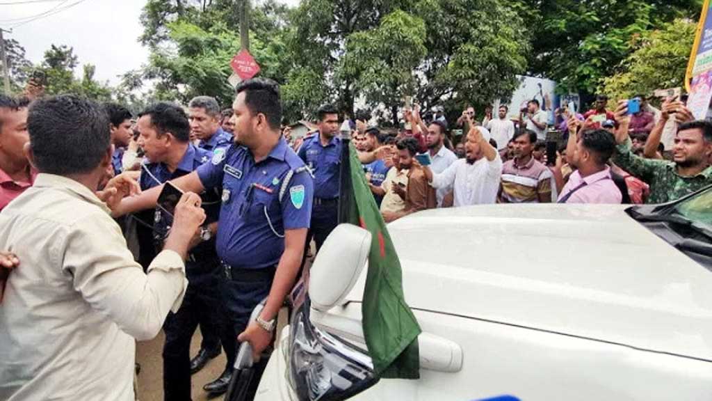 জাফলংয়ে দুই উপদেষ্টার গাড়িবহর আটকে বিক্ষোভের ঘটনায় মামলা