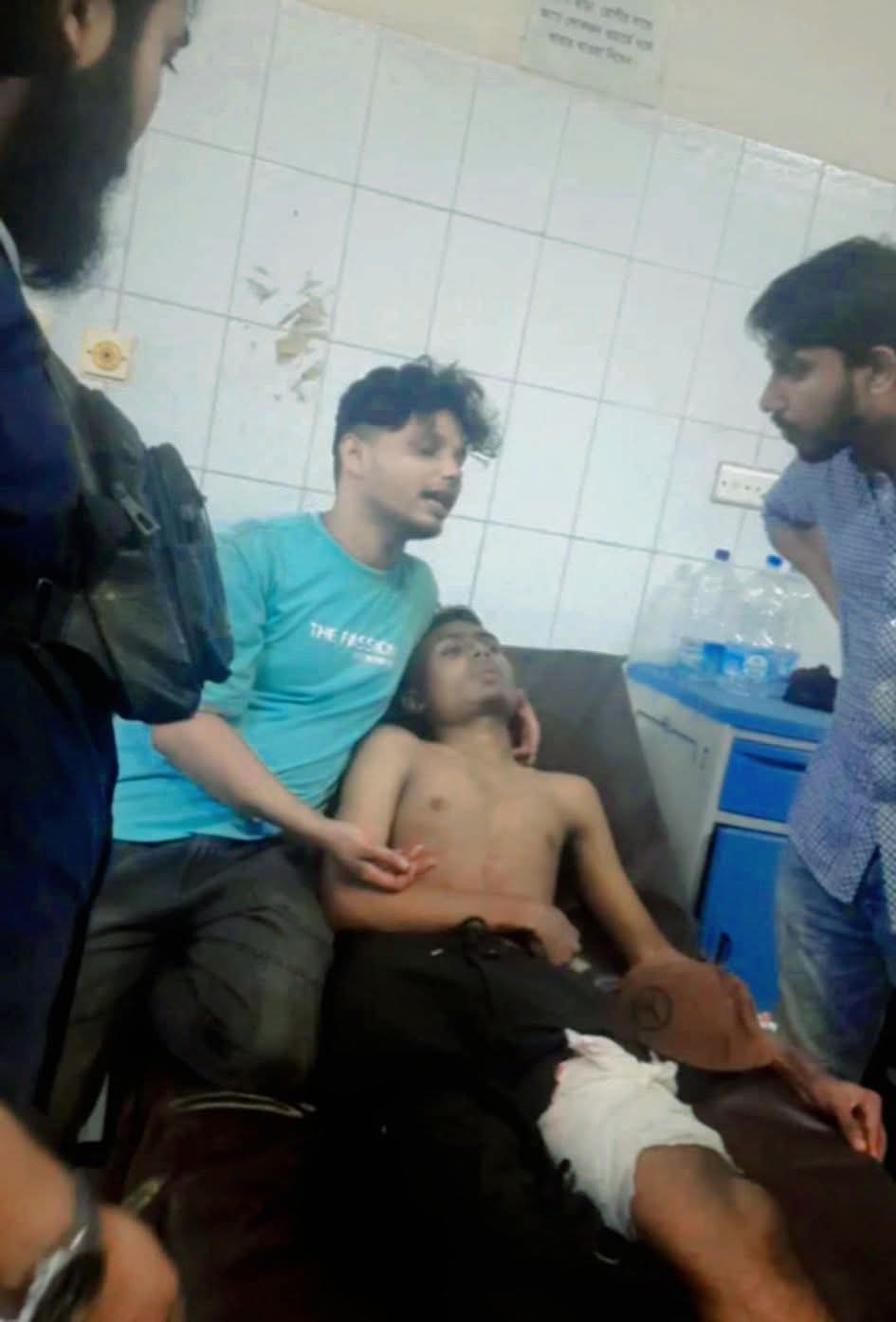 দুর্বৃত্তের ছুরিকাঘাতে  বৈছাআ নেতা আহত