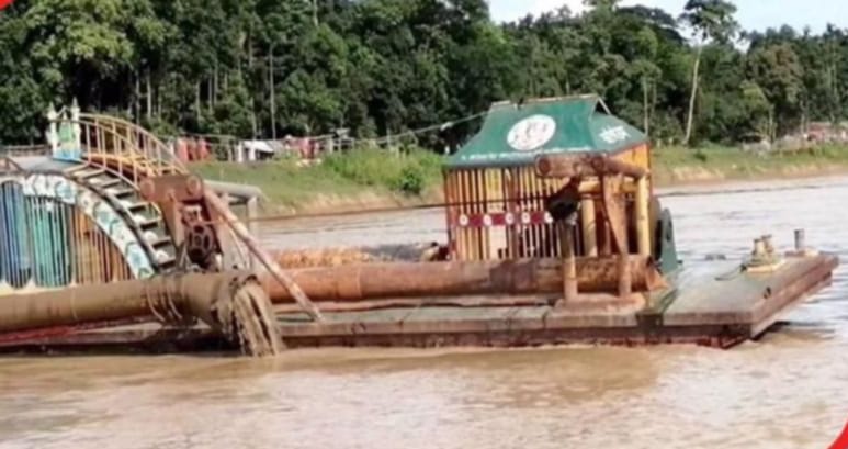 সিলেটে সুরমা নদী খাবলে খাচ্ছে ‘ ডিপজল বাহিনী ‘