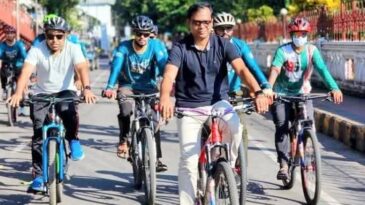 পর্যটনে তারণ্য উৎসব উদ্বোধন:  সাইক্লিং প্রতযোগিতার নেতৃত্বে জেলা প্রশাসক