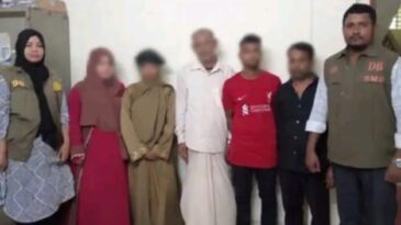 অনৈতিক কাজের অভিযোগে ৫ জন আটক