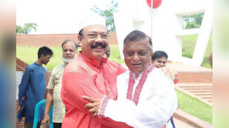 বুকে বুক মেলালেন আরিফ-কামরান