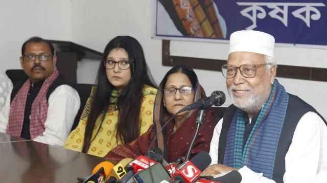 ‘কামালের ব্যর্থতা ,ফখরুলের দ্বিচারিতা’
