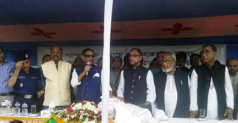 জুড়ীর হাকালুকি পারে দূর্গতদের পাশে সেতুমন্ত্রী