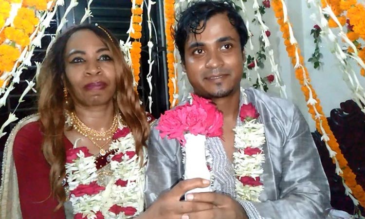 প্রেমের টানে আমেরিকান নারী এখন লক্ষ্মীপুরে