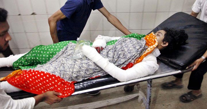 জীবন মৃত্যুর সন্ধিক্ষণে সেই মাদ্রাসাছাত্রী