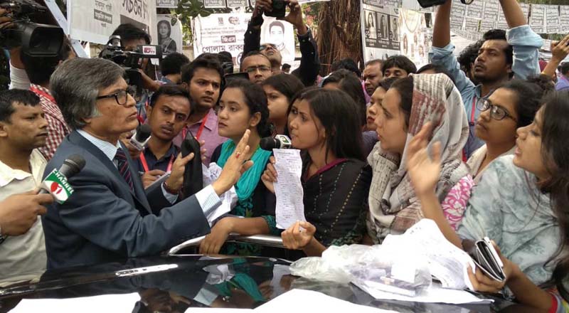 কুয়েত মৈত্রী হলে সিলযুক্ত ব্যালট